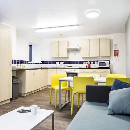 Small Double Ensuite Room Next To The City Centre Leeds  Luaran gambar