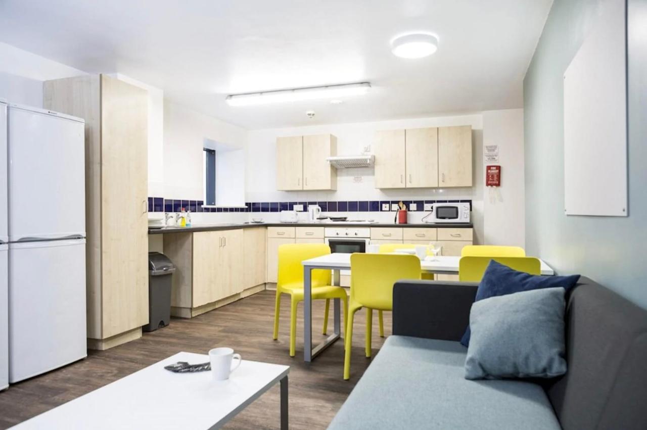 Small Double Ensuite Room Next To The City Centre Leeds  Luaran gambar